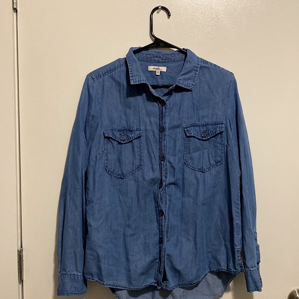 like-new size M jean-colored blouse